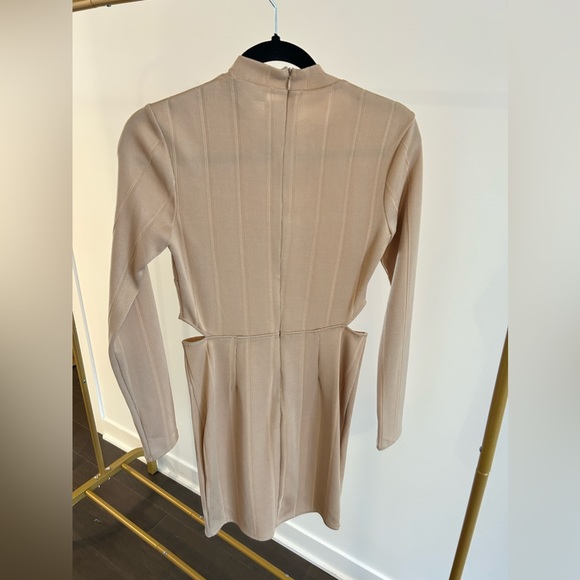 Woman dress - Picture 2 of 6